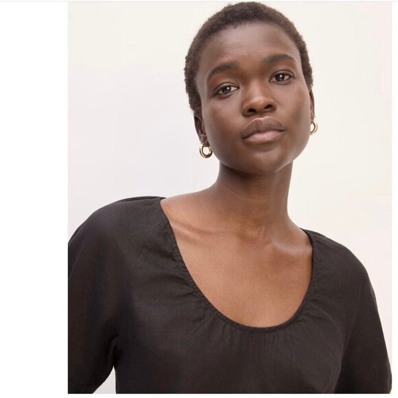 Everlane | The Scoop Top in Linen - Picture 2 of 10